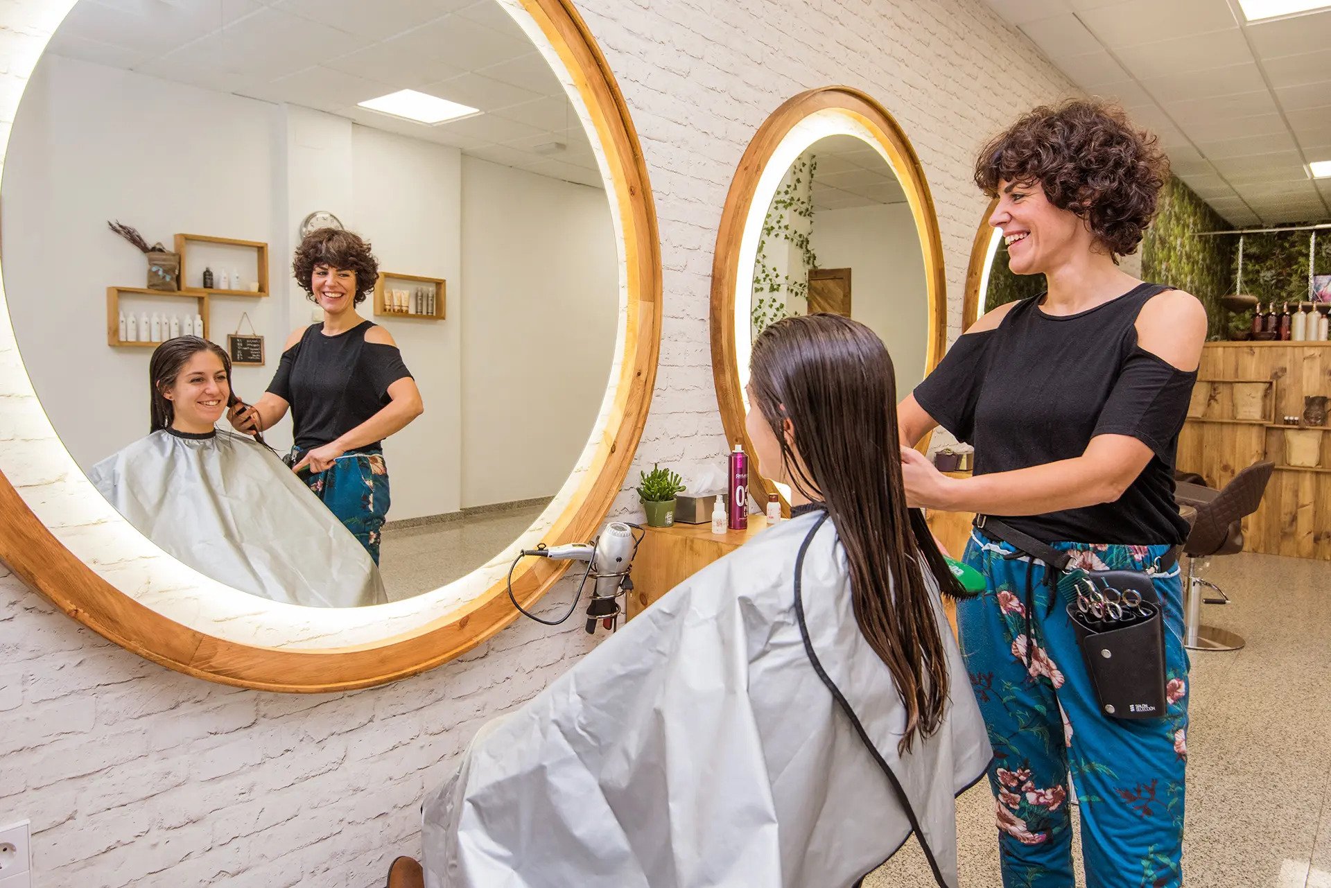 Wie Sie durch Upselling und Cross-Selling in Ihrem Salon das Kundenerlebnis verbessern (und den Gewinn steigern)